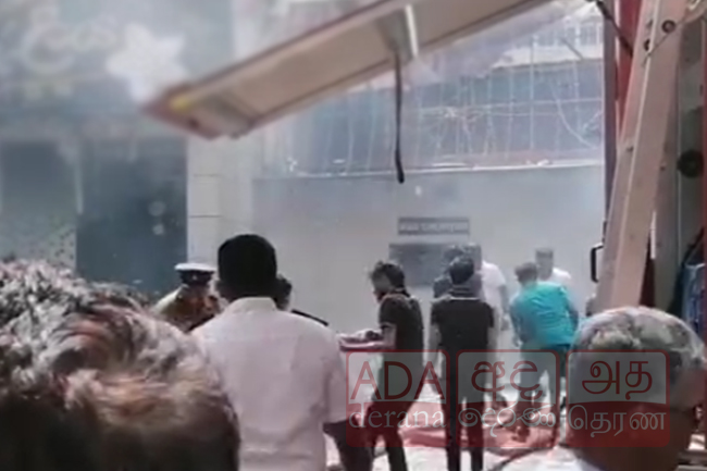 කිරිබත්ගොඩ වෙළෙඳසැල් දෙකක ගින්නක්