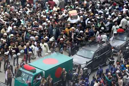 කලීඩා සියාට අවසන් ගෞරව දැක්වීමට ලක්ෂ සංඛ්‍යාත ජනතාවක් ඩකා අගනුවර