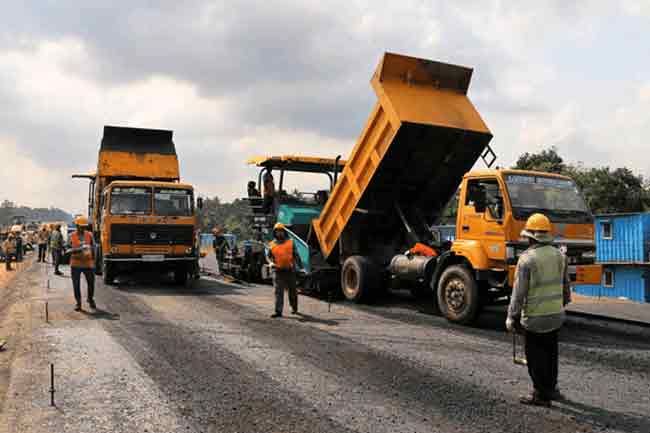 පුනරුදයට මග වැඩපිළිවලට සමගාමීව  ග්‍රාමීය මාර්ග 76ක් සංවර්ධනයට 