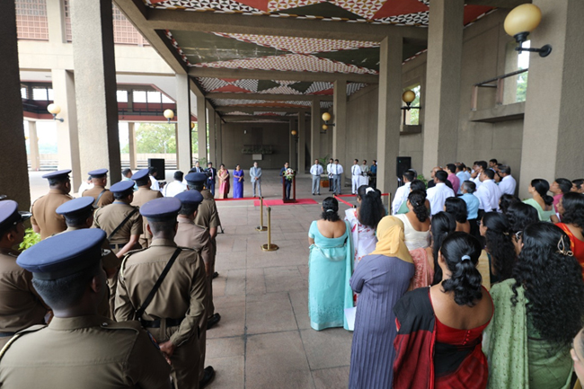 නව වසරේ පාර්ලිමේන්තුවේ රාජකාරි ඇරඹෙයි