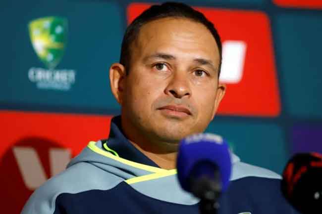 වාර්ගික අපහාස මැද කවාජා ක්‍රිකට් පිටියට සමුදෙයි