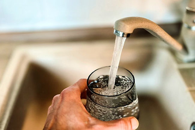 කොළඹ ප්‍රදේශ කිහිපයකට බිඳ වැටී තිබූ  ජල සැපයුම යථාවත් කෙරේ