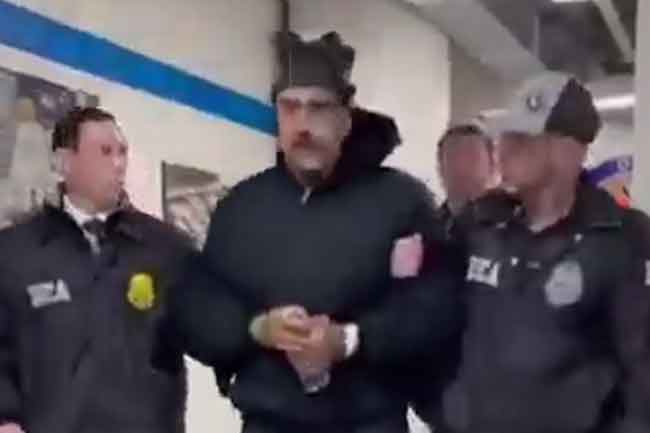 නිව්යෝර්ක් වෙත ගෙන ආ වෙනිසියුලානු ජනාධිපතිව රැඳවුම් මධ්‍යස්ථානයකට යොමු කෙරේ