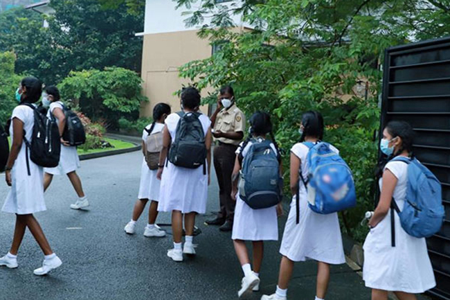 2026 අධ්‍යයන වර්ෂය සඳහා පාසල් අද ඇරඹේ