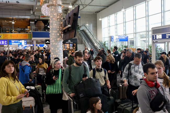 මොස්කව් නගරයේ ගුවන් තොටුපළවල් කිහිපයක්  තාවකාලිකව වසා දැමේ