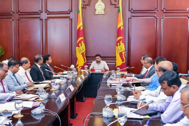 ජනපති අමාත්‍යාංශ ලේකම්වරු සමඟ විශේෂ සාකච්ඡාවක 