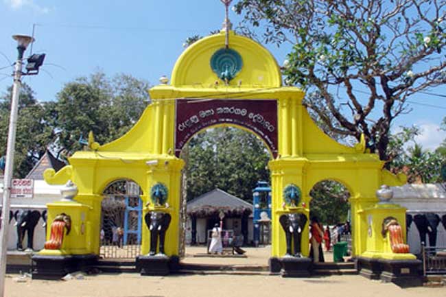 කතරගම දේවාලයේ රත්‍රංවලින් කොටසක් විකුණන්න තීරණය කළ හේතුව බස්නායක නිළමේ කියයි