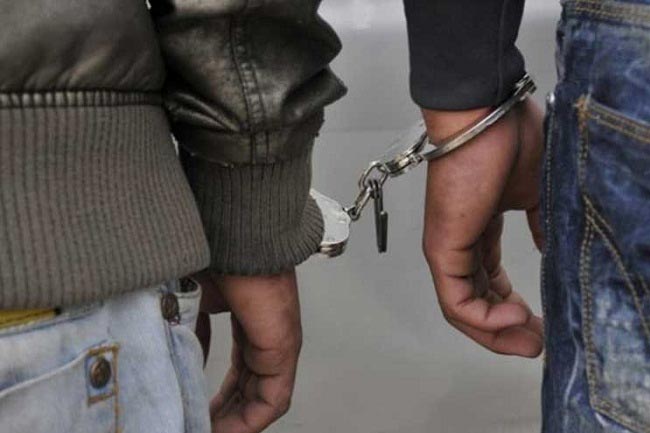 නීතිවිරෝධීව අලෙවි කිරීමට උත්සාහ කළ බෙහෙත් පෙති තොගයක් සමඟ 4ක් යාපනයේ දී මාට්ටු