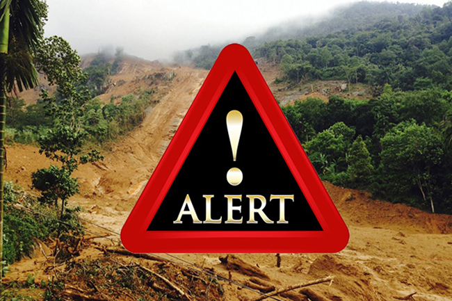 දිස්ත්‍රික්ක දෙකකට  නායයෑම් රතු නිවේදන