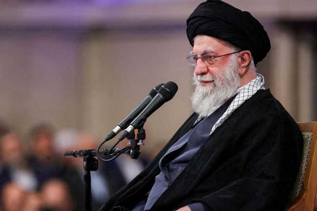 ඉරාන විරෝධතාකරුවන්, ට්‍රම්ප්ට සහාය දක්වන පිරිසක් - අල් කමේනිගෙන් දැඩි ප්‍රකාශයක්