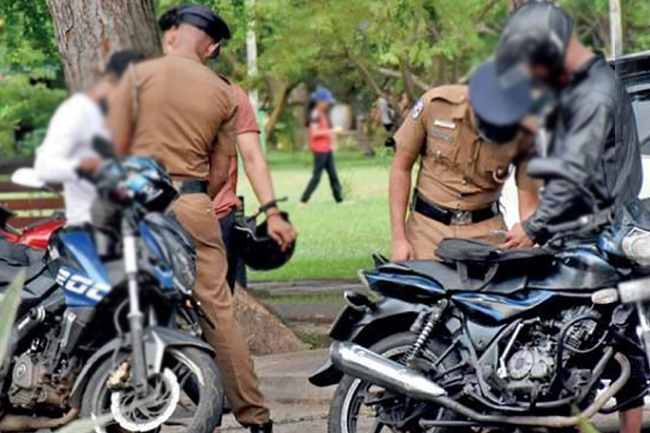 විශේෂ මෙහෙයුම්වලින්  පුද්ගලයින් 30,322දෙනෙකු පරීක්ෂාවට