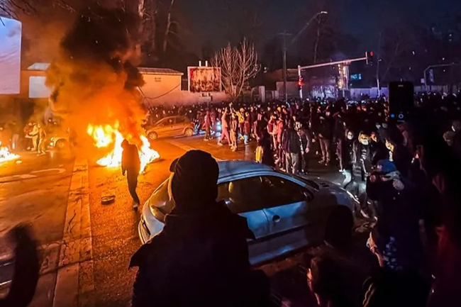 ඉරානයේ විරෝධතාවලින් මියගිය සංඛ්‍යාව 500 ඉක්මවයි