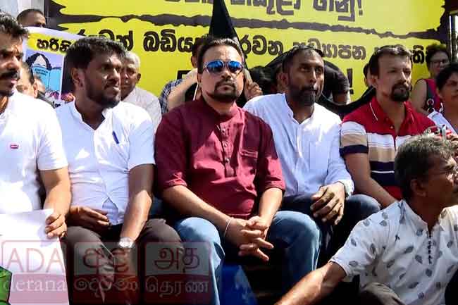 විමල් වීරවංශ සත්‍යග්‍රහය අරඹයි