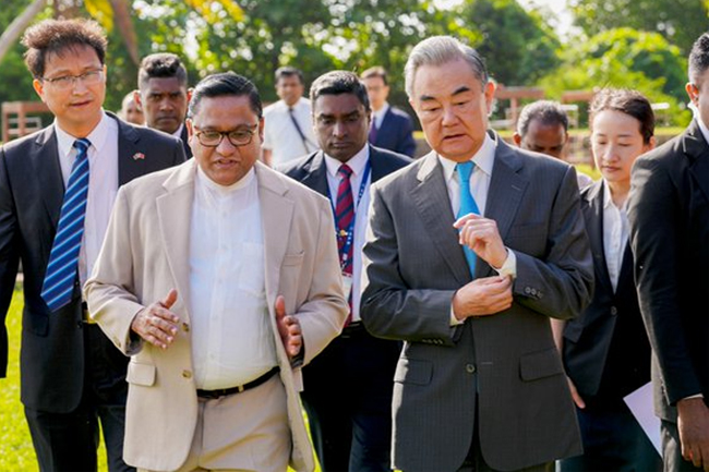 ඇමති විජිතගේ ඉල්ලීම කෙරෙහි චීන විදෙස් ඇමති පෞද්ගලිකව මැදිහත්වන බව කියයි