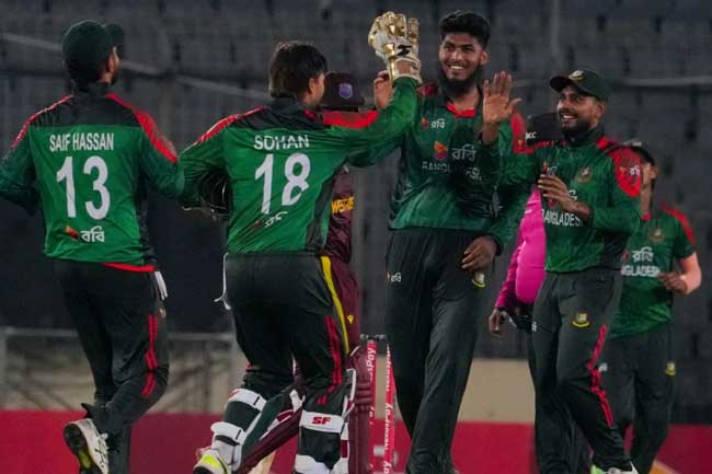 බංග්ලාදේශ ක්‍රිකට් ක්‍රීඩකයින් තරග වර්ජනය කරයි 