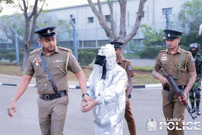 ඩුබායි රාජ්‍යයේදී අත්අඩංගුවට ගත් අපරාධ කල්ලි සාමාජිකයින් දෙදෙනා සහ කාන්තාව දිවයිනට