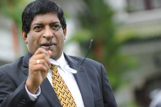 රවී කරුණානායකගේ නඩුවක් ලබන මස දක්වා කල් යයි 