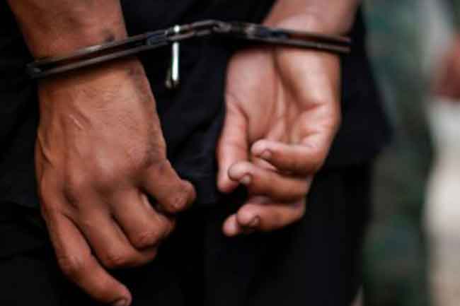 මැගසින් සහ උණ්ඩ තොගයක් සමග යුද හමුදා විශ්‍රාමික කපිතාන්වරයෙකු අත්අඩංගුවට