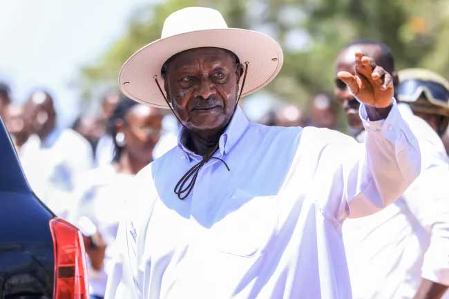 යොවේරි මුසෙවෙනි හත්වැනි වරටත් උගන්ඩාවේ ජනපති ධුරයට 