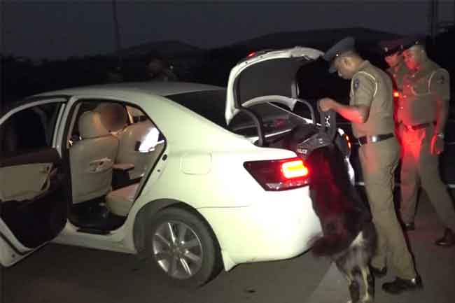 කොළඹ – කටුනායක අධිවේගයේ හා කඩවත පිටවීමේ පිවිසුමේදී හදිසි රථවාහන පරීක්ෂාවක්