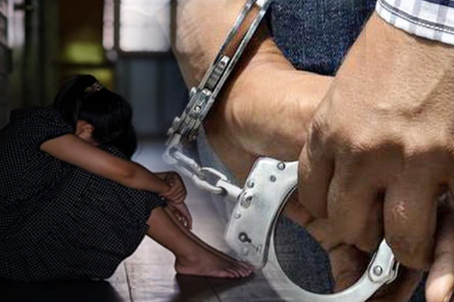 නිවසේ සේවිකාව නිරුවත් කරමින් වීඩියෝ කළ ප්‍රසිද්ධ ව්‍යාපාරිකයා අත්අඩංගුවට