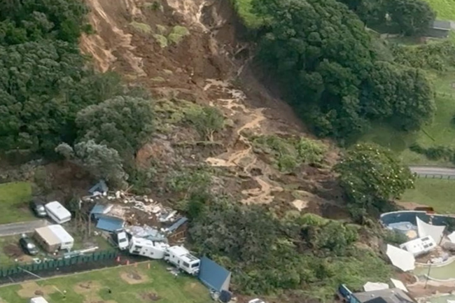 නවසීලන්තයේ නායයෑමකින් පිරිසක් අතුරුදන්