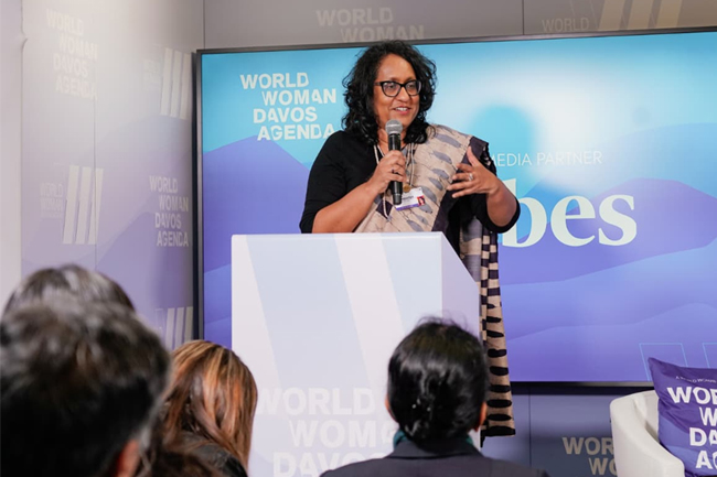 තීරණ ගැනීමේදී කාන්තාවන් බැහැර කිරීම අහඹු සිදුවීමක් නොවේ - අගමැති හරිනි