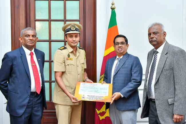 සිවිල් ආරක්ෂක දෙපාර්තමේන්තු සාමාජිකයන්ගේ දිනක වැටුප Rebuilding Sri Lanka අරමුදලට 