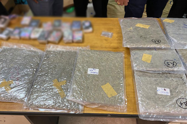 කුෂ් සහ හෂීෂ් සමග  තිදෙනෙක් කටුනායකදී අල්ලයි