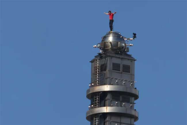 කිසිදු ආධාරකයක් නොමැතිව මහල් 101ක් තරණය කළ ඇලෙක්ස් හොනොල්ඩ්