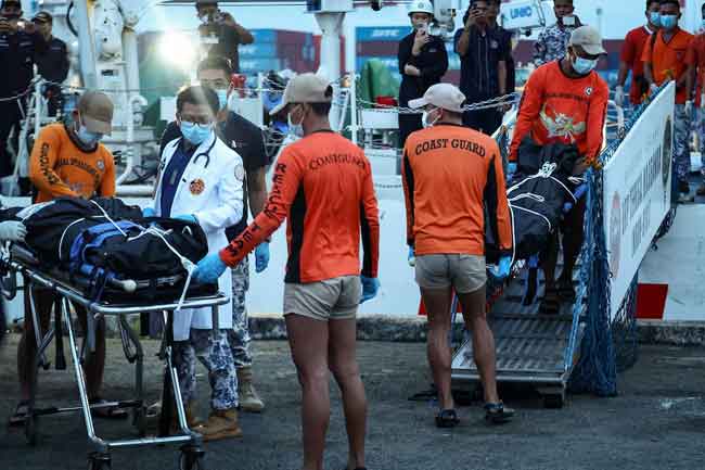 පිලිපීනයේ මගී ප්‍රවාහන යාත්‍රාවක අනතුරකින් පුද්ගලයින් 15 දෙනෙකු මරුට