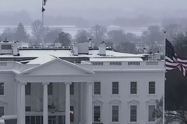 ධවල මන්දිරයත් හිමෙන් වැසෙයි