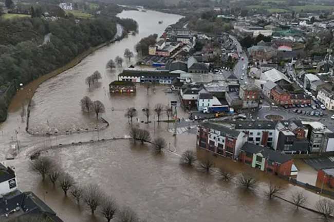චන්ද්‍ර කුණාටුව නිසා එක්සත් රාජධානියට දැඩි බලපෑම්
