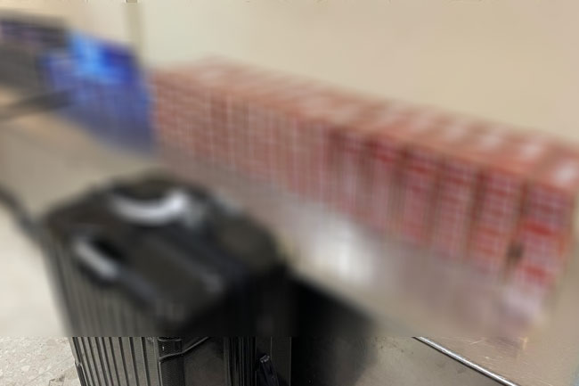 විදේශීය දුම්වැටි තොගයක් සමඟ පුද්ගලයෙක් අත්අඩංගුවට 