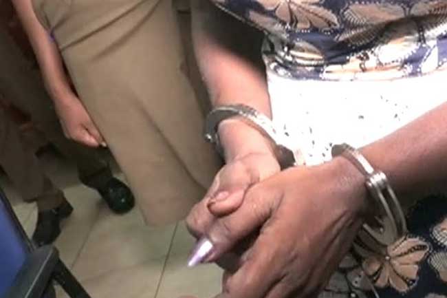 කෝටි 22ක කොකේන් සහ මත්පෙති සමග කාන්තාවක් අත්අඩංගුවට