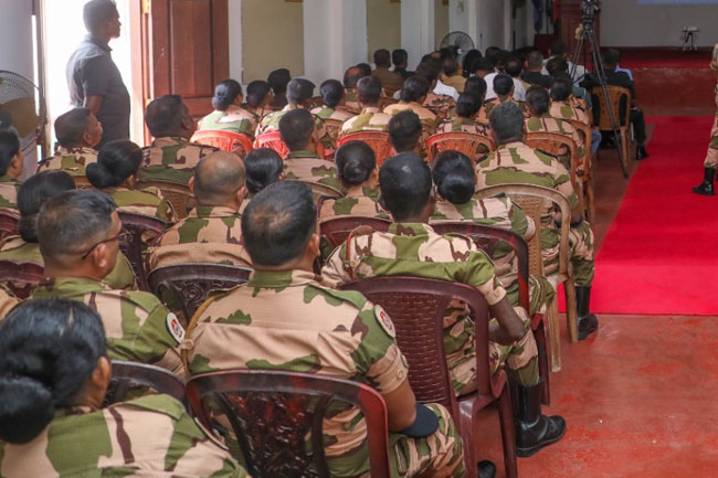 සිවිල් ආරක්ෂක භටයන් 15,000ක් ගැන ගන්න යන තීරණය