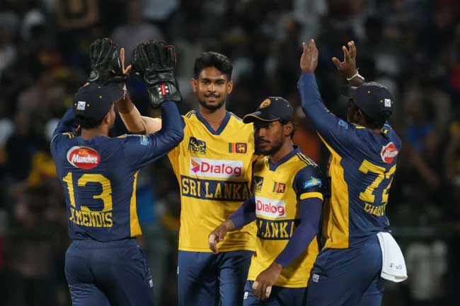 වෙනස්කම් රැසක් සමඟ ශ්‍රී ලංකා ලෝක කුසලාන සංචිතය නම් කරයි