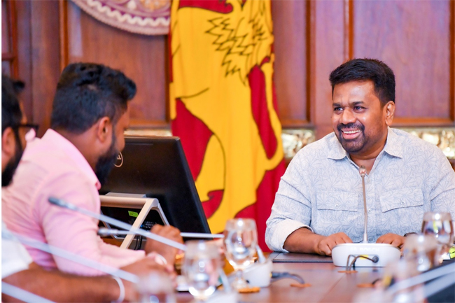 ජනපති, පාසල් සංවර්ධන නිලධාරීන්ට කළ ආරාධනය