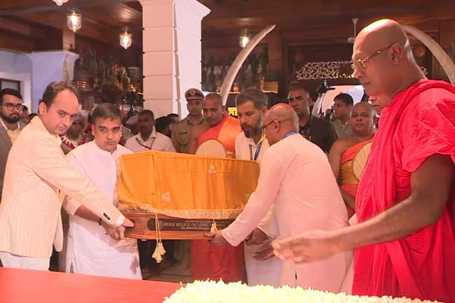 ශ්‍රී සර්වඥ ධාතූන්වහන්සේ ගංගාරාම විහාරස්ථානය වෙත වැඩම කෙරේ 