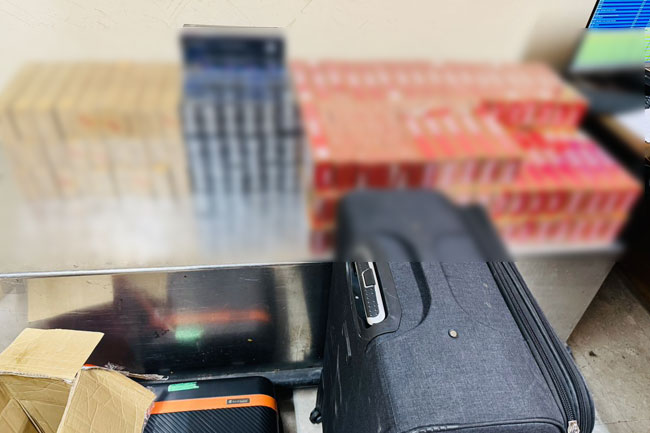 විදේශ දුම්වැටි තොගයක් සමඟ දෙදෙනෙක් අත්අඩංගුවට 