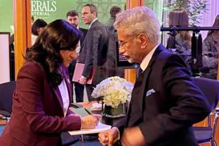 ඉන්දු - කැනේඩියානු විදේශ අමාත්‍යවරුන් අතර හමුවක්