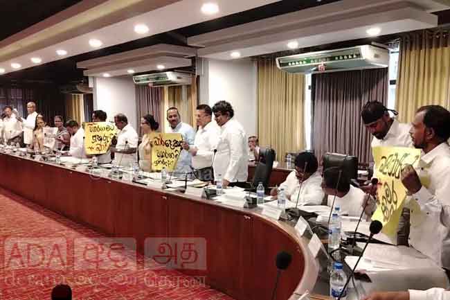 මහරගම නගර සභාවේ උණුසුම් තත්ත්වයක්