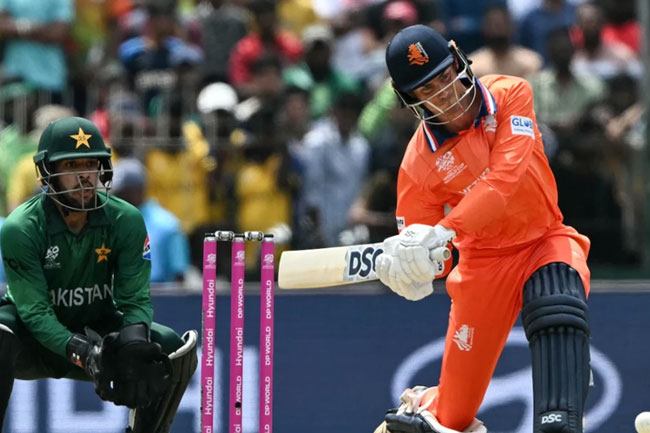 පාකිස්තානයට ලකුණු 148ක ඉලක්කයක්