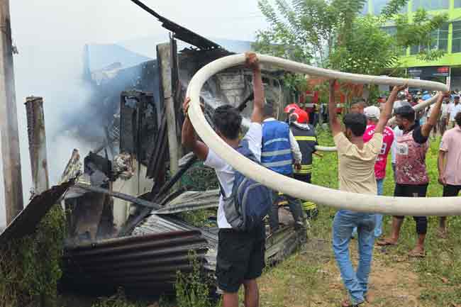 ගාල්ල දෙවට හන්දිය ප්‍රදේශයේ ගින්නක්