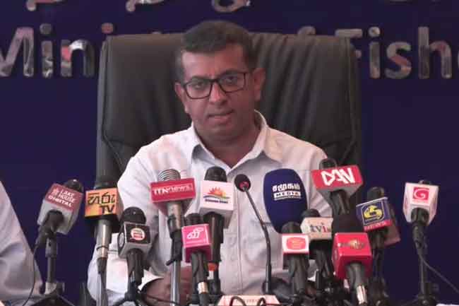 27වනදා තෙක් නිශ්චිත පිළිතුරක් කියන්න බැහැ - නි. ඇමති මාදැල් ධීවරයින්ට කියයි