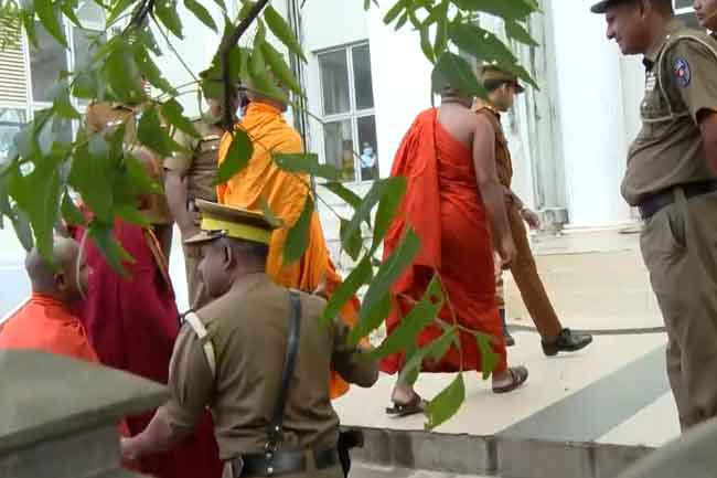 කස්සප හිමියන් ඇතුළු පිරිස ලබන 11 වැනිදා දක්වා රක්ෂිත බන්ධනාගාර ගත කෙරේ