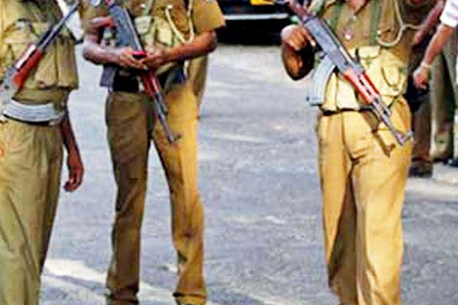 අණ නොතකා ධාවනය කළ  ලොරි රථයකට අම්බලන්ගොඩදී වෙඩි