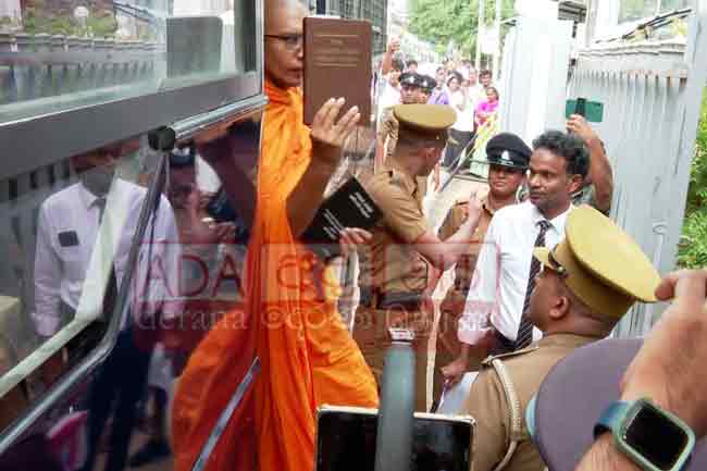 කස්සප හිමි ඇතුළු පිරිසට ඇප