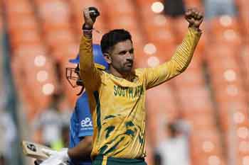 සුපිරි පන්දුවාර දෙකකට පසු දකුණු අප්‍රිකාවට තියුණු ජයක්