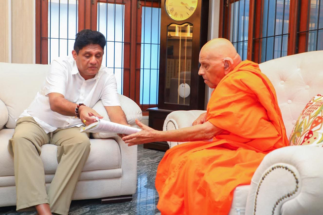 විපක්ෂනායකවරයා  පූජ්‍ය මුරුත්තෙට්ටුවේ ආනන්ද හිමියන් බැහැදකී